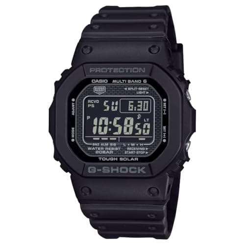 Schwarze digitale Casio G-Shock Armbanduhr mit Resinarmband, frontal vor weißem Hintergrund